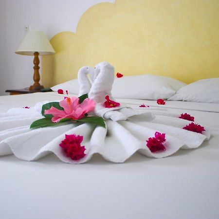 Van Villa Guesthouse Negril Exterior photo