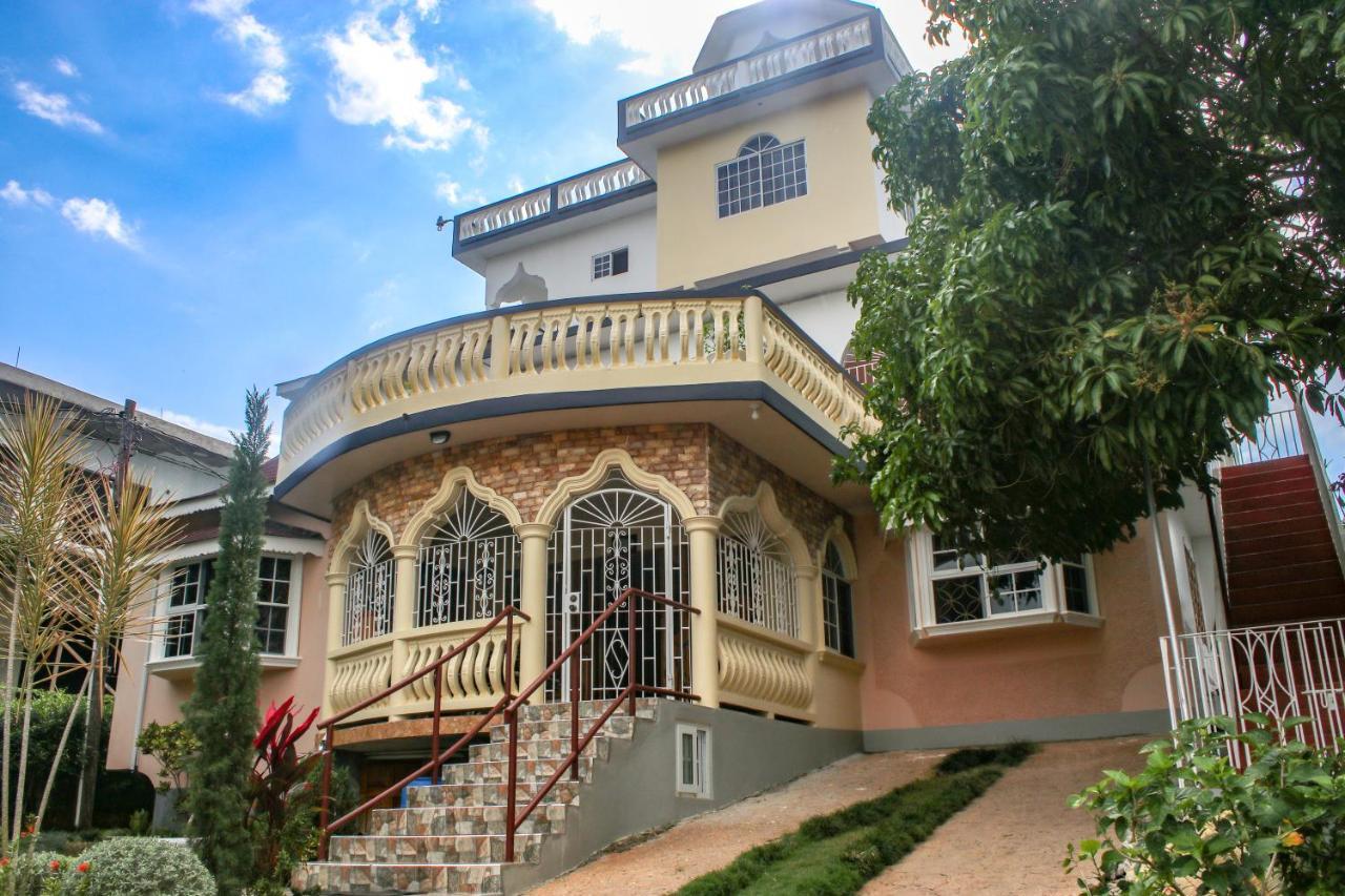 Van Villa Guesthouse Negril Exterior photo