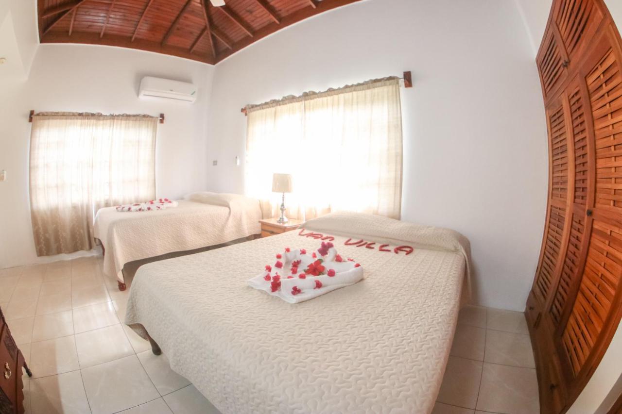 Van Villa Guesthouse Negril Exterior photo