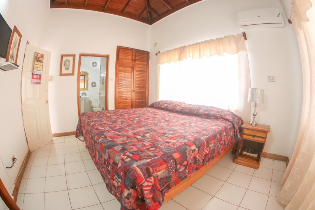 Van Villa Guesthouse Negril Exterior photo