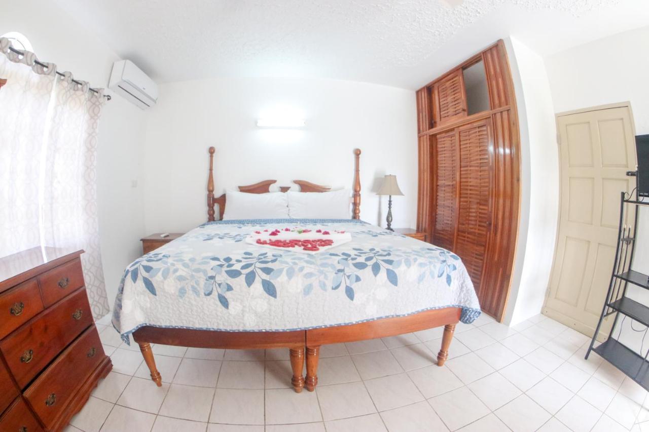 Van Villa Guesthouse Negril Exterior photo